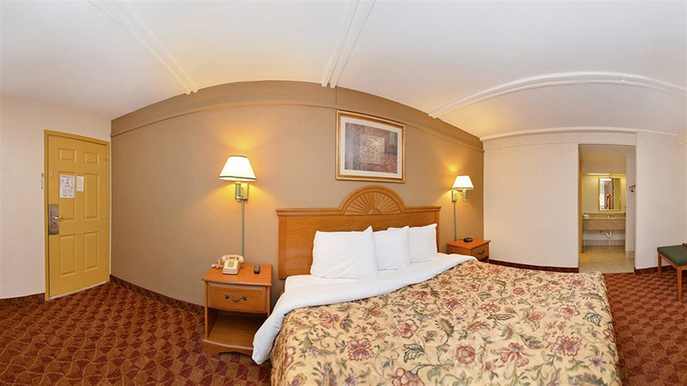 Spanish Trace Inn Athens Exterior photo