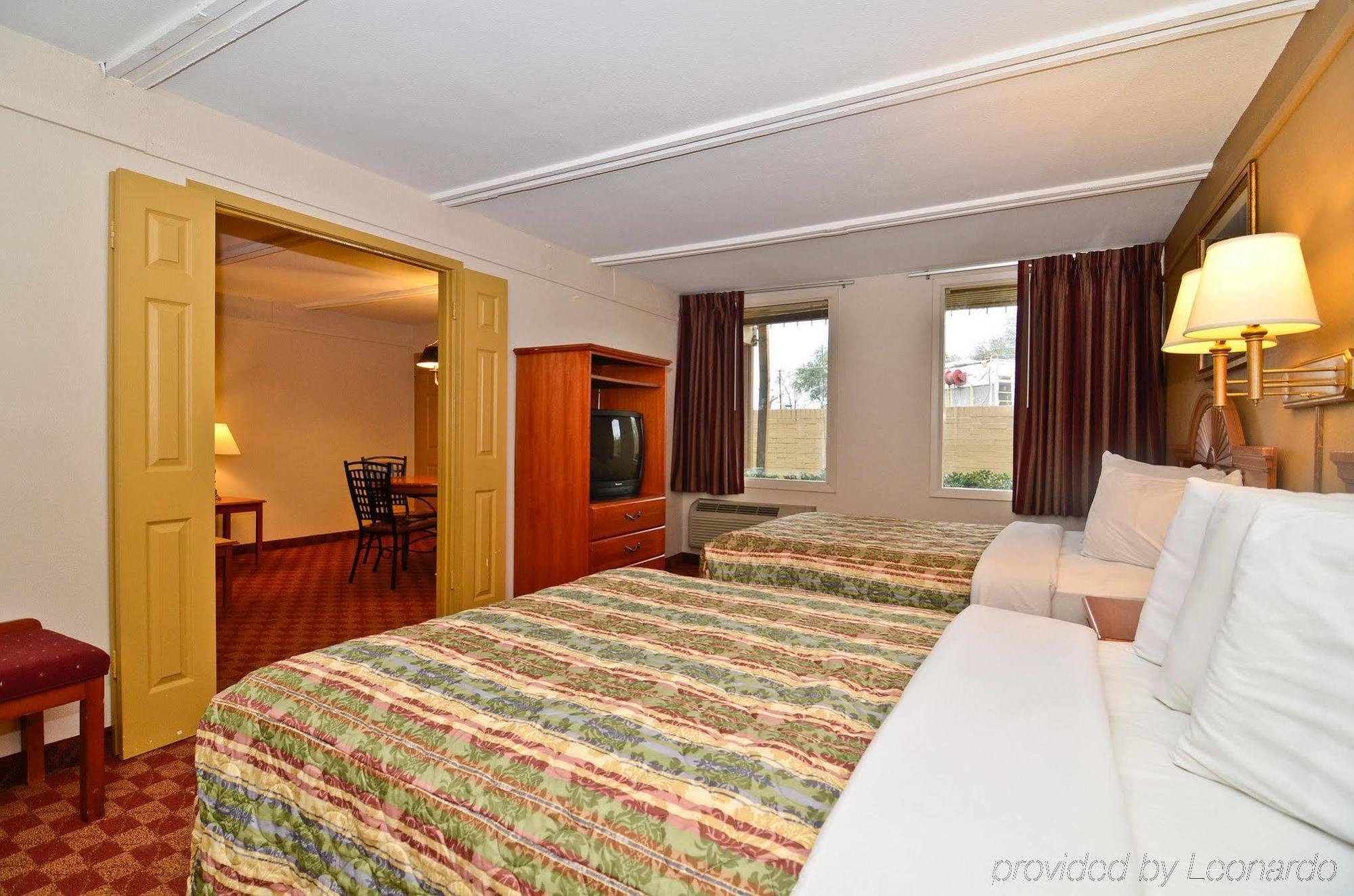 Spanish Trace Inn Athens Room photo